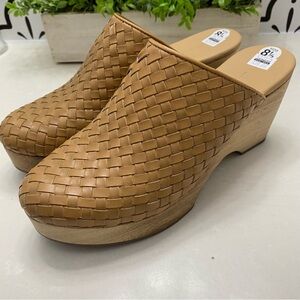 Everlane The Woven Clog in Cognac Leather- Size 8.5 Mules Wooden Heel
